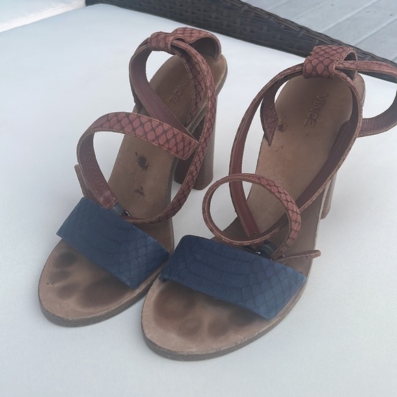 Vince Nava Leather Snake Embossed Ankle Wrap Heel Strappy high heeled Sandals - Picture 5 of 6